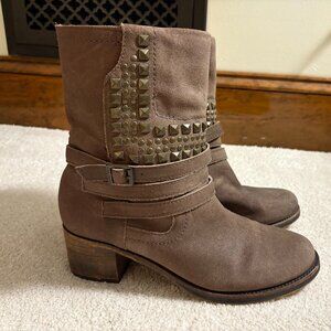 Size 8.5 Vince Camuto Donato Coffee Brown Studded Leather Motorcycle Ankle Boots